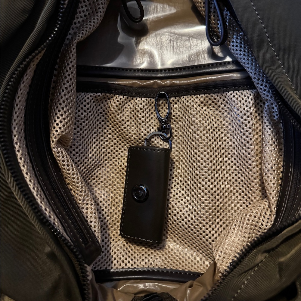 NWOT Caraa Studio Bag Medium in Moss - Picture 8 of 9